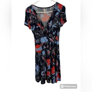 Gilli Navy blue dress with red and blue Size medium.